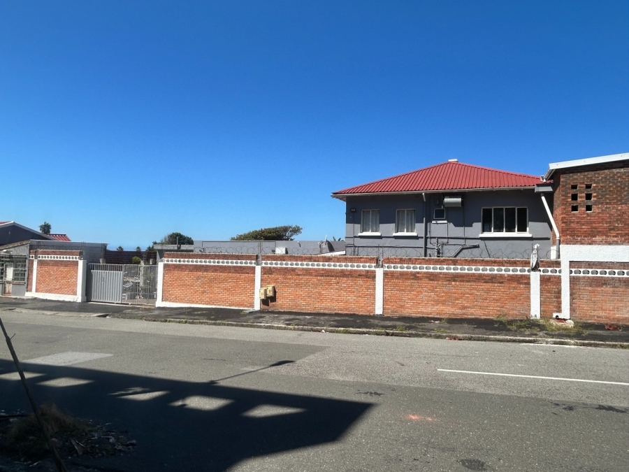 17 Bedroom Property for Sale in Quigney Eastern Cape